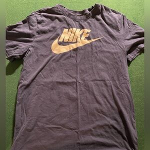 Nike navy blue T, boys L